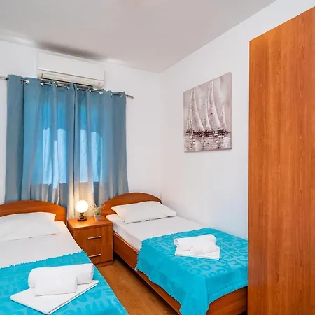 Bed & Breakfast Burum - With Beautiful View 2 3*