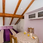 Burum - With Beautiful View 2 Bed and Breakfast Ντουμπρόβνικ