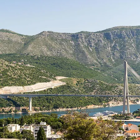 Burum - With Beautiful View 2 B&B